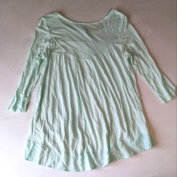 Lauren Conrad Mint Green Flowy Top 3/4 length Sleeve Round Neckline Medium - Picture 3 of 10